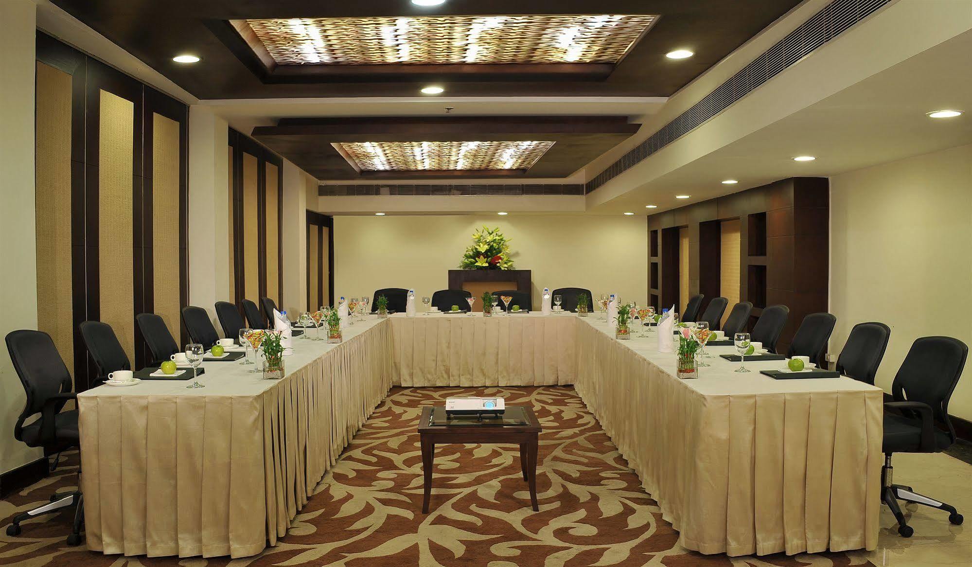 Country Inn & Suites By Radisson, Gurugram Sector 12 Гургаон Бизнес снимка