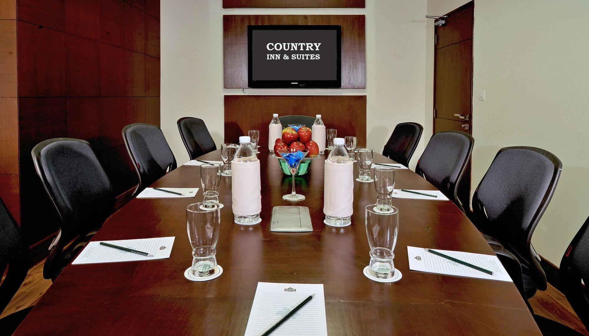 Country Inn & Suites By Radisson, Gurugram Sector 12 Гургаон Бизнес снимка