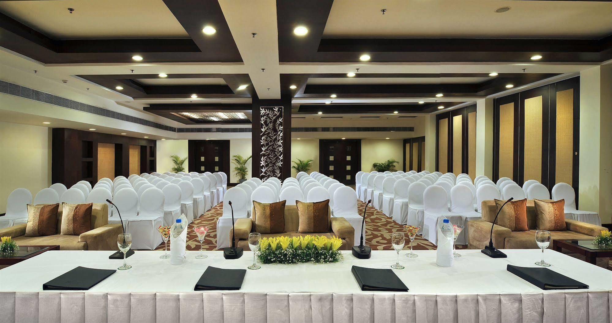 Country Inn & Suites By Radisson, Gurugram Sector 12 Гургаон Бизнес снимка
