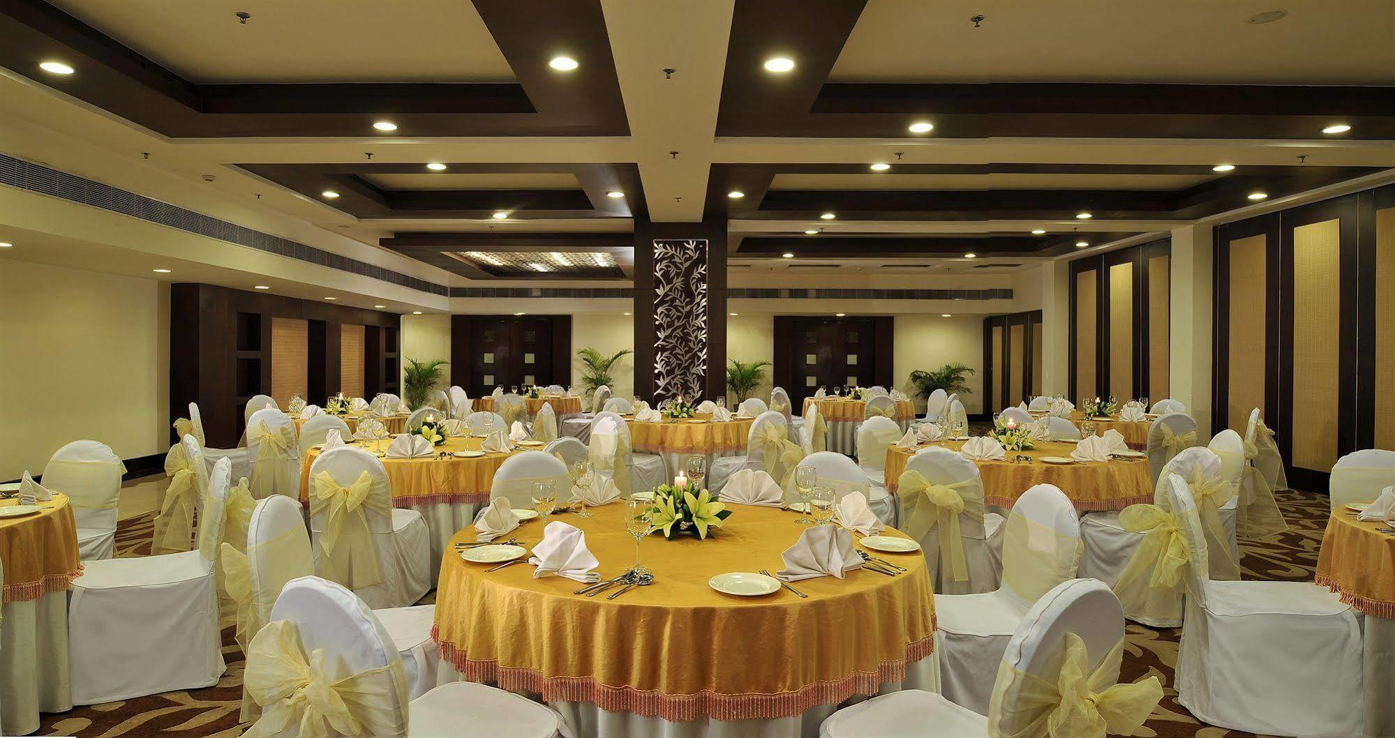 Country Inn & Suites By Radisson, Gurugram Sector 12 Гургаон Ресторант снимка